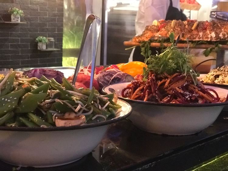 סילבסטר בנסיה: הצצה אל החתונה הנוצצת של השנה 11