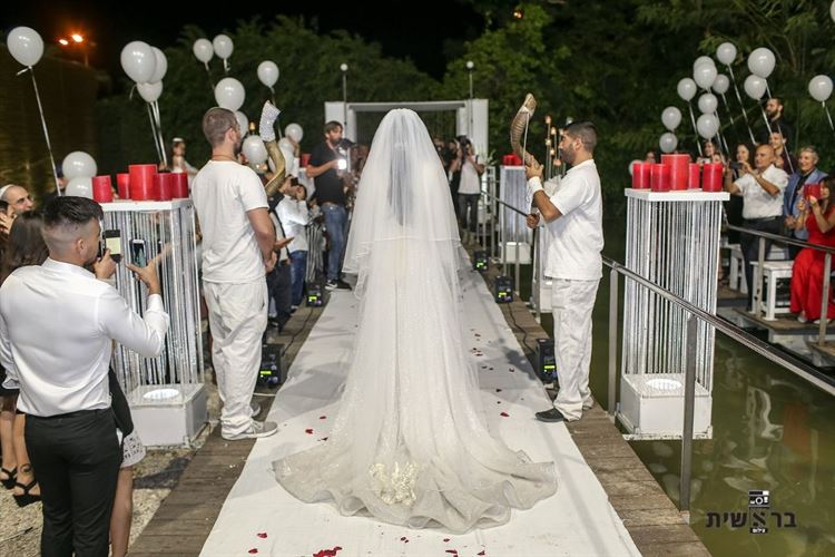 ידידים פלוס: החברים הטובים שנתנו צ'אנס לאהבה 13