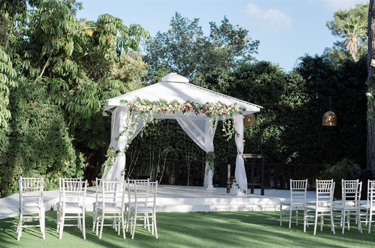 איך נראית חתונה של דוגמנית שחיה ונושמת אופנה? 13