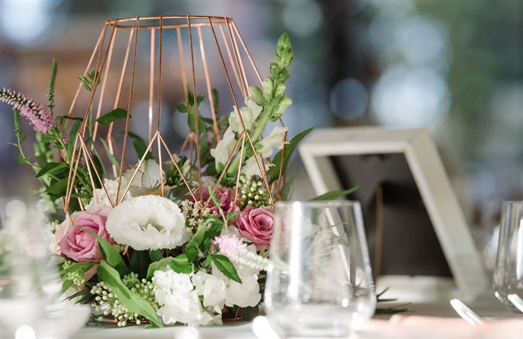 איך נראית חתונה של דוגמנית שחיה ונושמת אופנה? 15