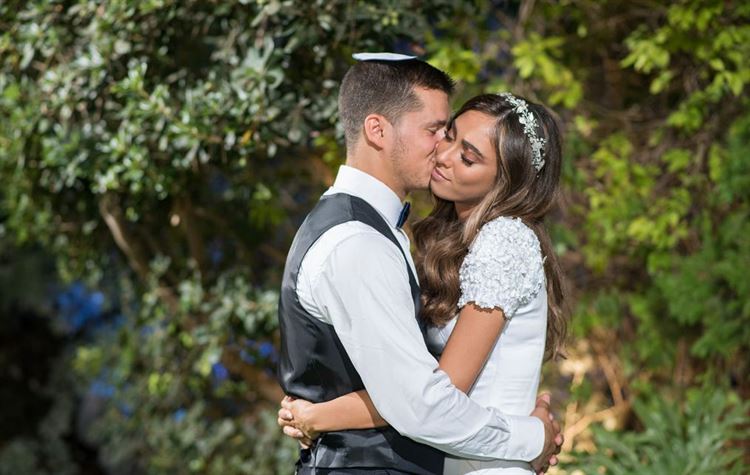 איך נראית חתונה של דוגמנית שחיה ונושמת אופנה? 17