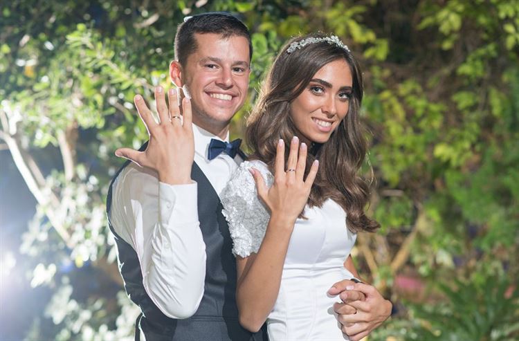 איך נראית חתונה של דוגמנית שחיה ונושמת אופנה? 18