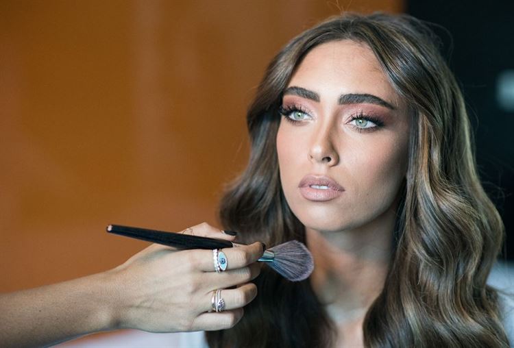 איך נראית חתונה של דוגמנית שחיה ונושמת אופנה? 4