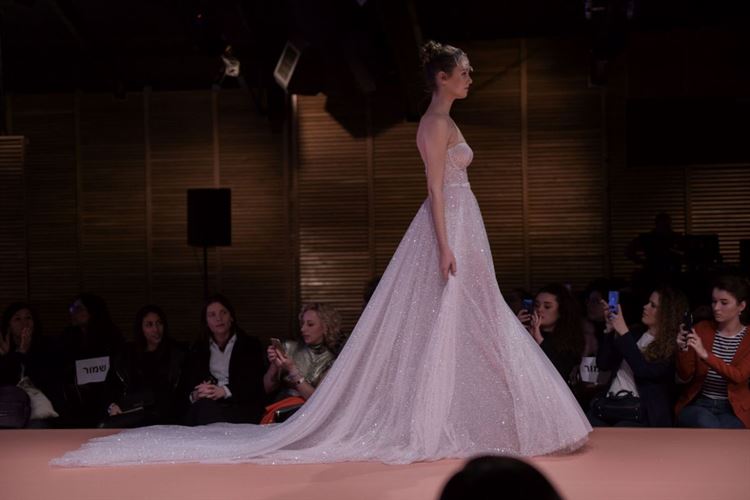 המעצבת הצעירה שמסתמנת כהבטחה בעולם הכלות 11