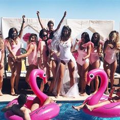 שאלות לחבילה עוברת במסיבת רווקות