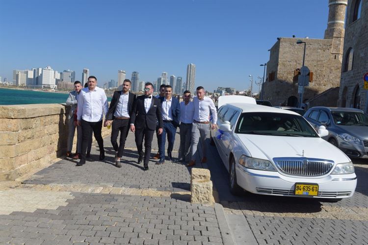 הכלה שנסעה מרחק עצום כדי למדוד שמלת כלה 4