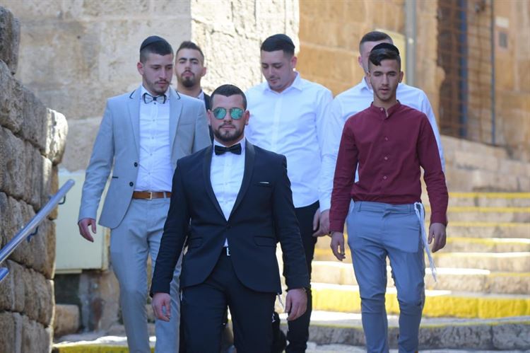 הכלה שנסעה מרחק עצום כדי למדוד שמלת כלה 7