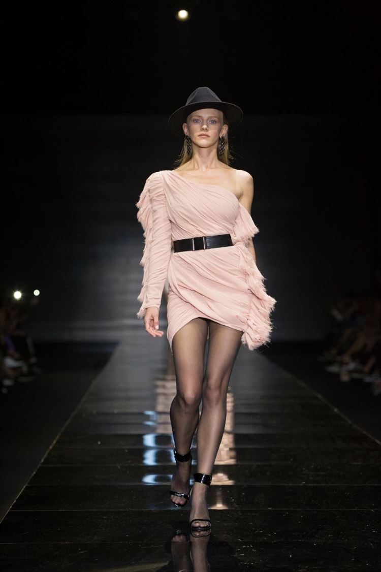 שריקת סיום: אוריה עזרן בתצוגה עמוסה בגלאם 14