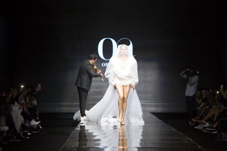 שריקת סיום: אוריה עזרן בתצוגה עמוסה בגלאם 20