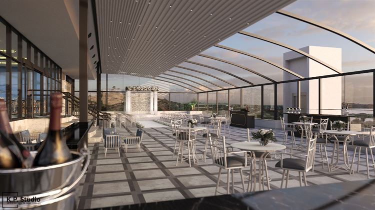 מרפסת בעלת חלונות שקופים שמשקיפה על הים (צילום: יח