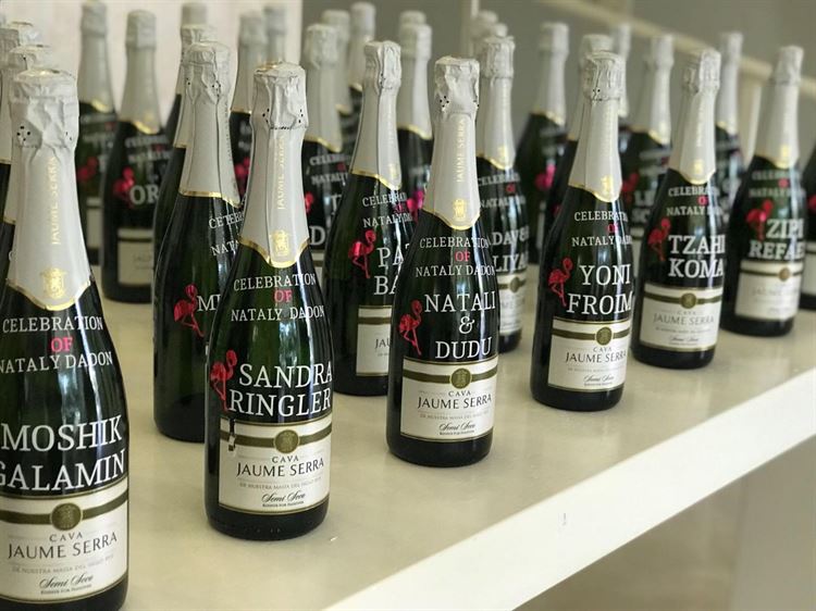 מזהים את השמות שעל הבקבוקים? (צילום: באדיבות ציפי בן שושן)