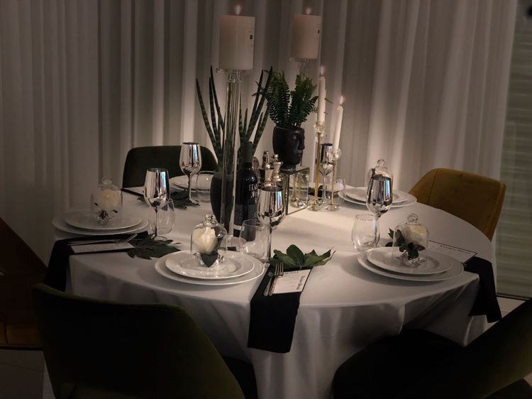 ארוחת ערב רומנטית לזמר איתי לוי (צילום: באדיבות ציפי בן שושן)