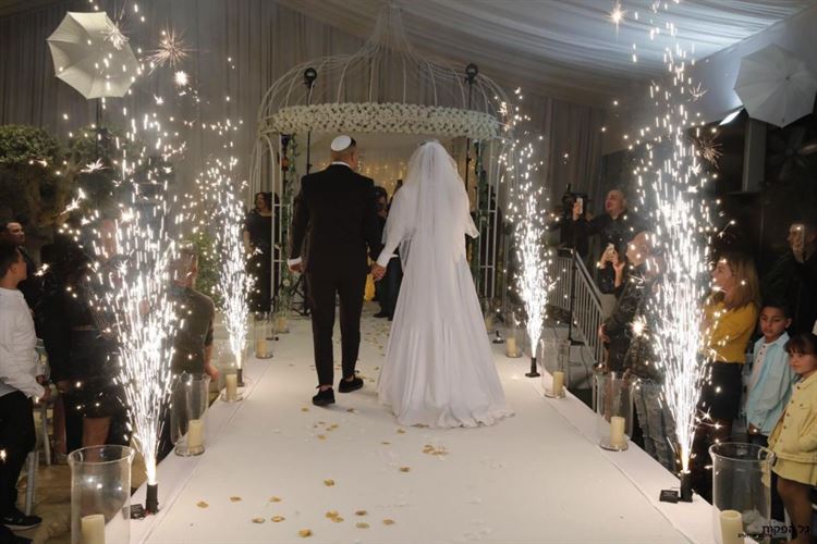 איזה מזל: הכלה שכמעט הרסה לעצמה את ההפתעה 9