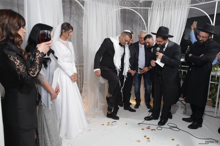 איזה מזל: הכלה שכמעט הרסה לעצמה את ההפתעה 10