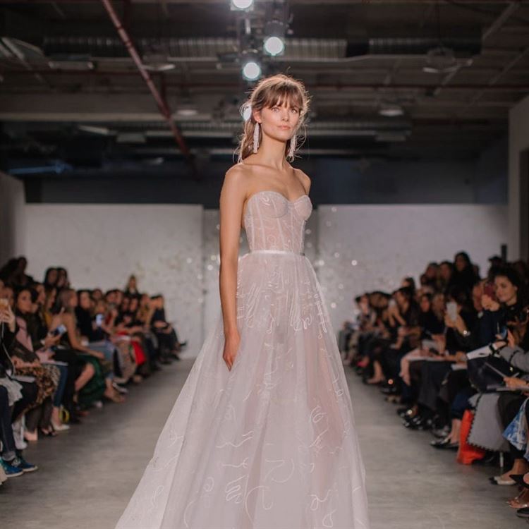 הלוחשת לבדים: קולקציית 2020 של מירה צבילינגר 5