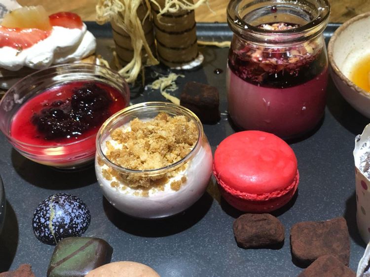 צפו: איך מכניסים יער טרופי לתוך אולם בוטיק? 10