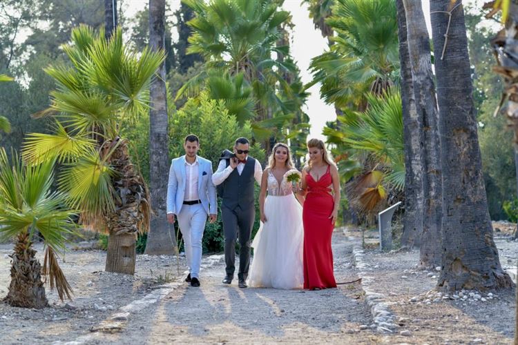 בצל המתיחות: אהבה שהתחילה תחת אש 6