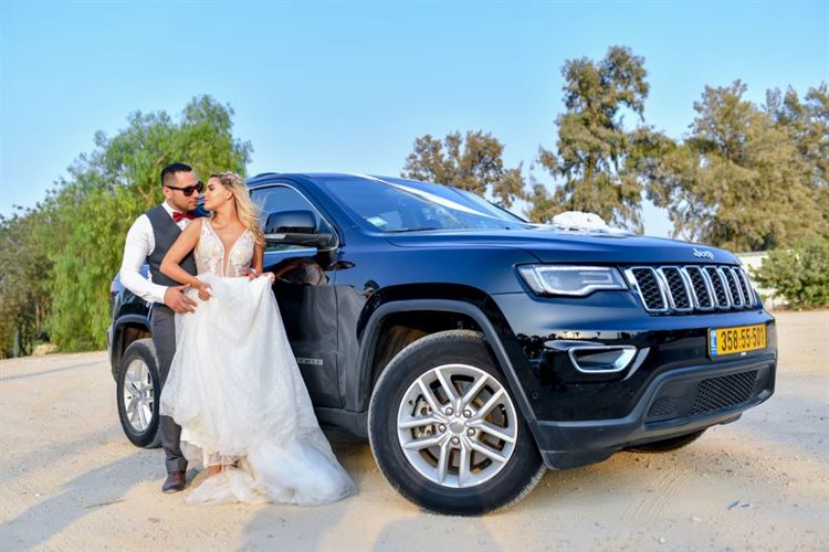 בצל המתיחות: אהבה שהתחילה תחת אש 13