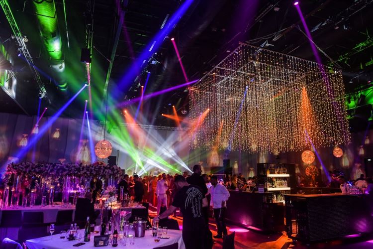 הפנטזיה הקסומה שלה: כשהאגדה מתעוררת לחיים בחתונה 27