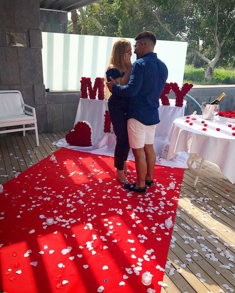 מבלי לדעת: הכלה שעזרה לארגן את הצעת הנישואין של עצמה 2