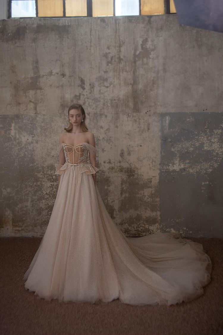 על כנפי הפנטזיה: חשיפת הקולקציה החדשה של טל כחלון 17