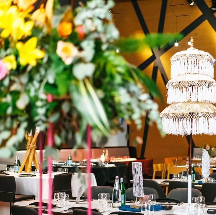 החגיגה הלבנה: עיצובי החתונות שיקשטו את קיץ 2019 2