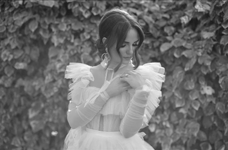 "פאשן פורוורד": שמלת הכלה שמעוררת גלים ברשת 8