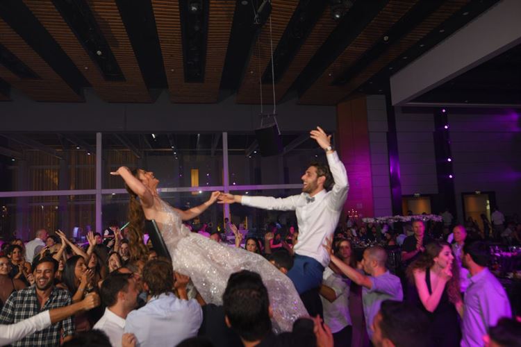 מתוך אלבום החתונה של לינוי וויס ועומרי בנהר (צילום: נועם סלח)