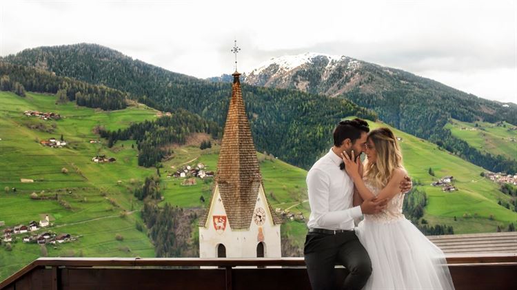 עם שמלת כלה ב-5 מעלות: צילומי זוגיות מרהיבים באיטליה 32