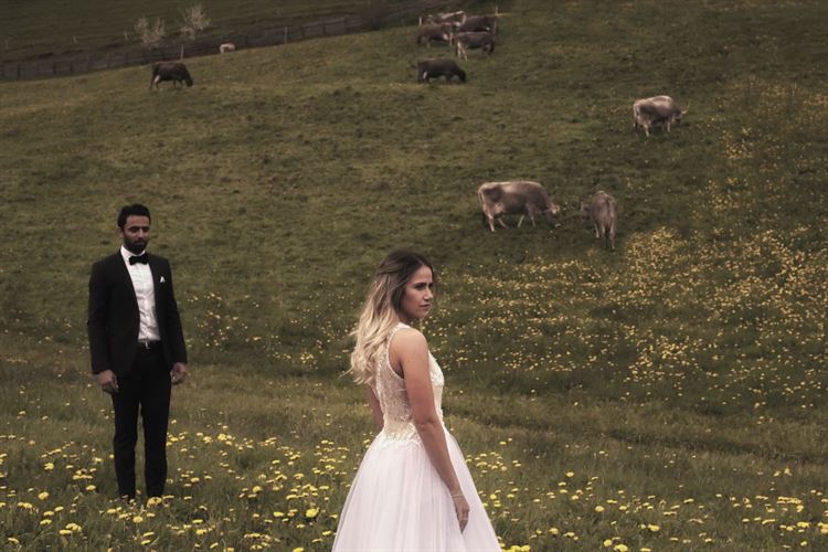 עם שמלת כלה ב-5 מעלות: צילומי זוגיות מרהיבים באיטליה 41