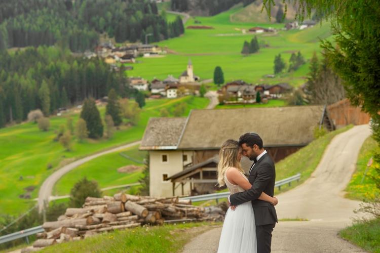 עם שמלת כלה ב-5 מעלות: צילומי זוגיות מרהיבים באיטליה 47