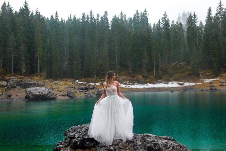 עם שמלת כלה ב-5 מעלות: צילומי זוגיות מרהיבים באיטליה 50