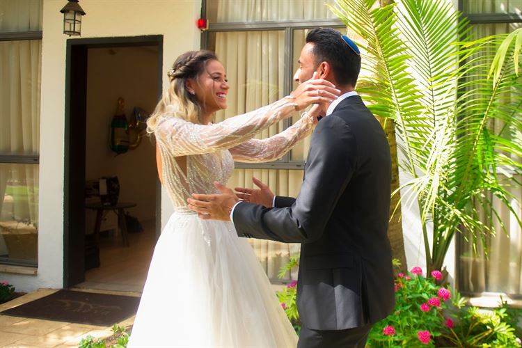 עם שמלת כלה ב-5 מעלות: צילומי זוגיות מרהיבים באיטליה 11