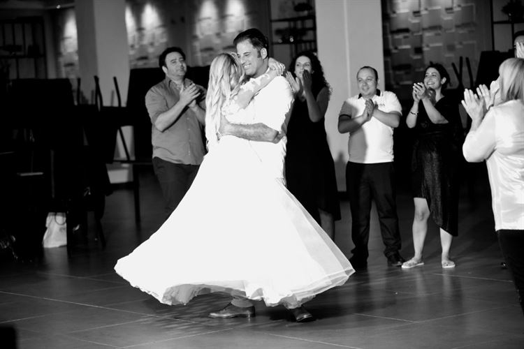 במרחק נגיעה מהשמיים: הצעה לאור זריחה 15