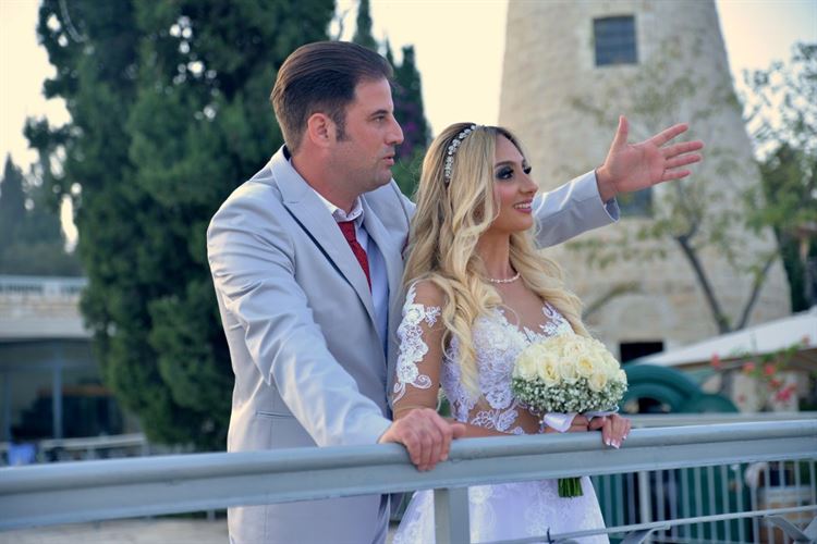 במרחק נגיעה מהשמיים: הצעה לאור זריחה 5