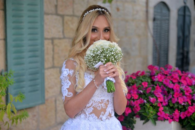 במרחק נגיעה מהשמיים: הצעה לאור זריחה 9