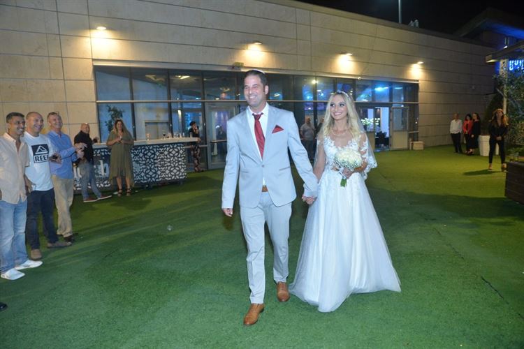 במרחק נגיעה מהשמיים: הצעה לאור זריחה 10