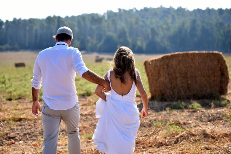 במרחק נגיעה מהשמיים: הצעה לאור זריחה 18