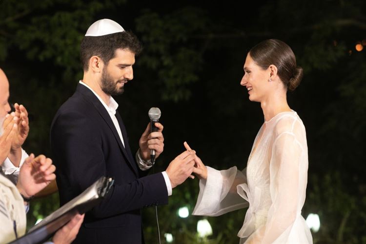 אלגנטיות מתפרצת: הצצה אל החתונה של נועם פרוסט 21