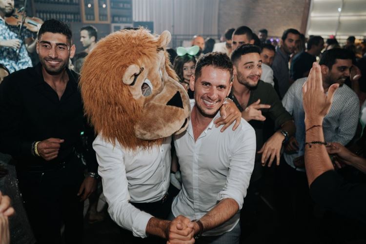 הצצה אל אלבום החתונה של גל ורון (צילום: שי בוזגלו, Your Story)