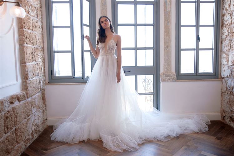 יש לה את זה: סטייליסטית הסלבס בקטלוג כלות נוטף אדג' 6