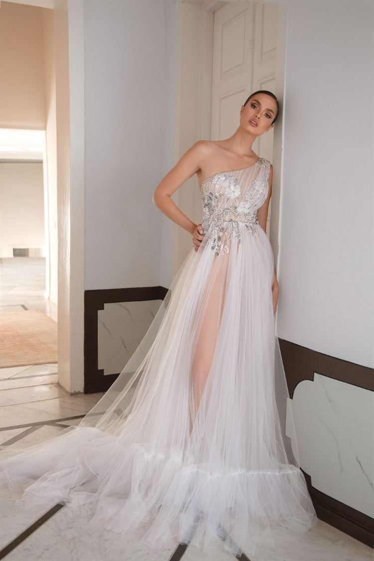 יש לה את זה: סטייליסטית הסלבס בקטלוג כלות נוטף אדג' 13