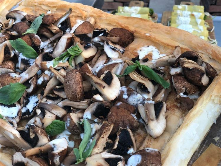 לא רק הקולינריה: יצאנו לפצח את סוד ההצלחה של "נסיה" 10