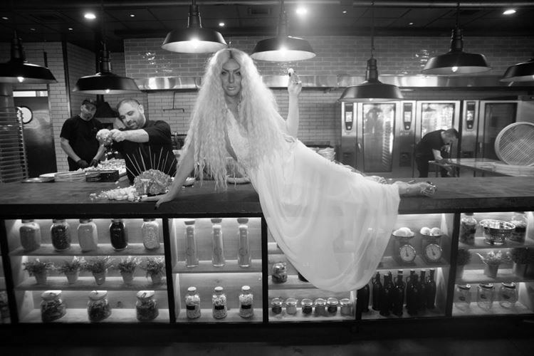 פרויקט "מאה וחמישים שמלות כלה לילד" 5