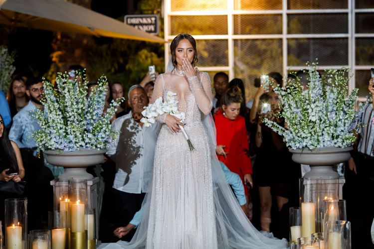 מפריחה נשיקות (צילום: People Photograhy)