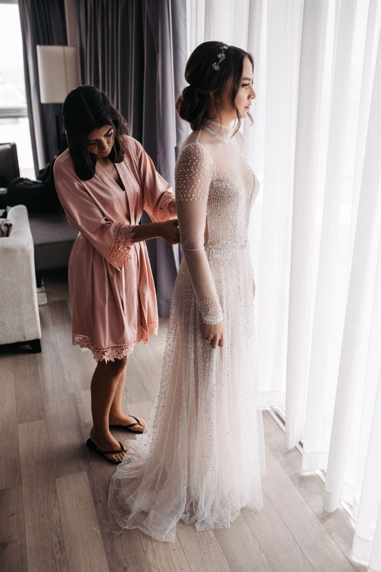 השמלה הזו מקבלת מאיתנו דוז פואה (צילום: People Photograhy)