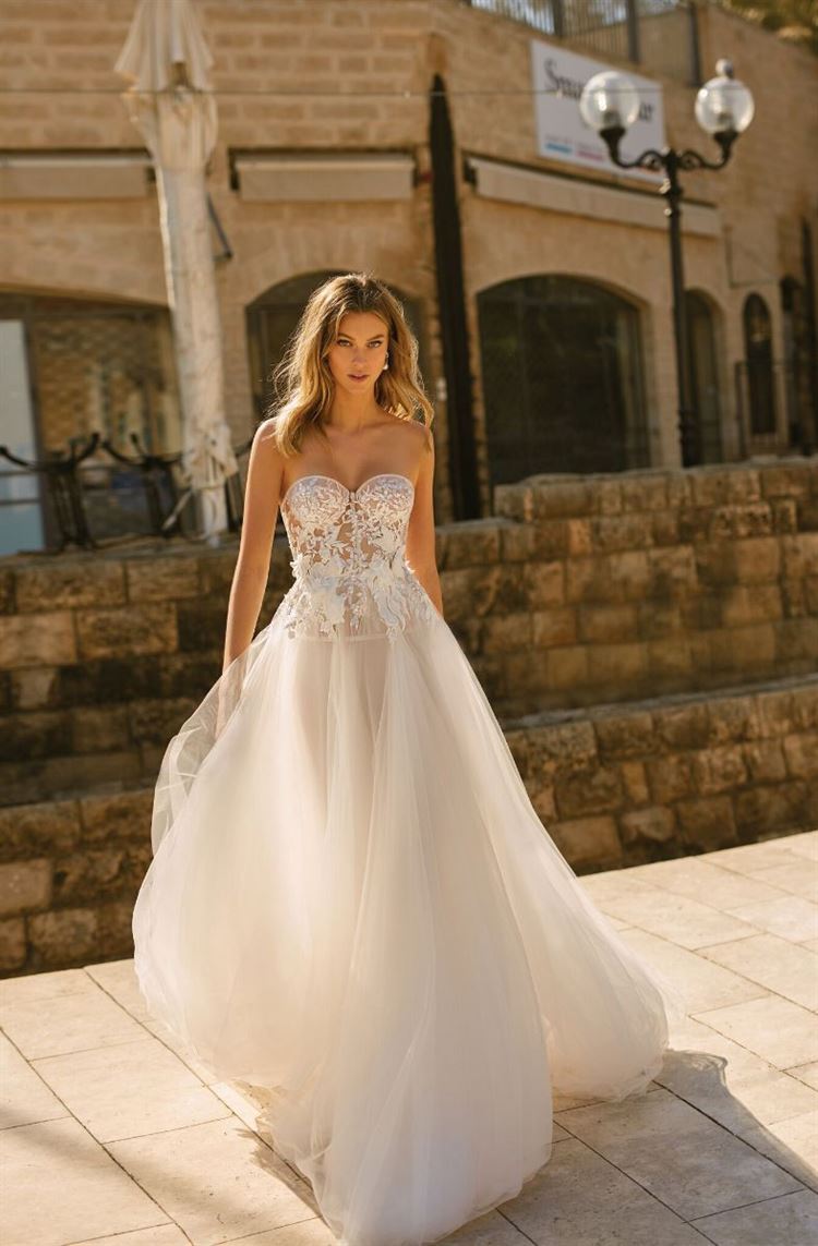 בשלל גווניה: ברטה באופנת כלות שוברת מוסכמות 22