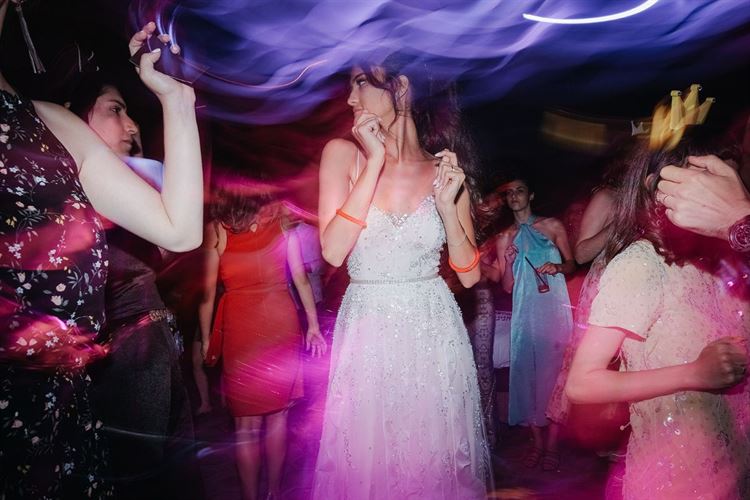 מדויקת להפליא: מה כל כך אהבנו בחתונה הבאה? 36