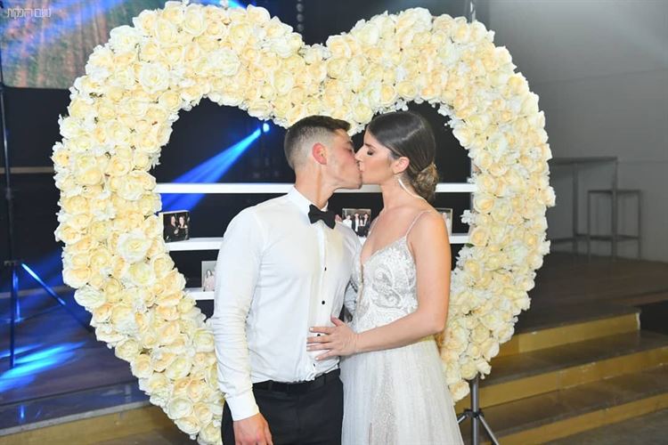 והם חיו באושר ובכושר: מארגז החול בגן אל החופה 19