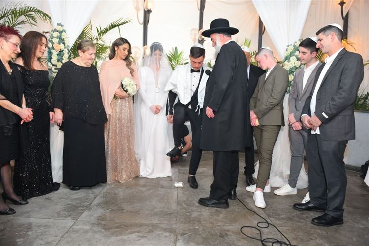 והם חיו באושר ובכושר: מארגז החול בגן אל החופה 15